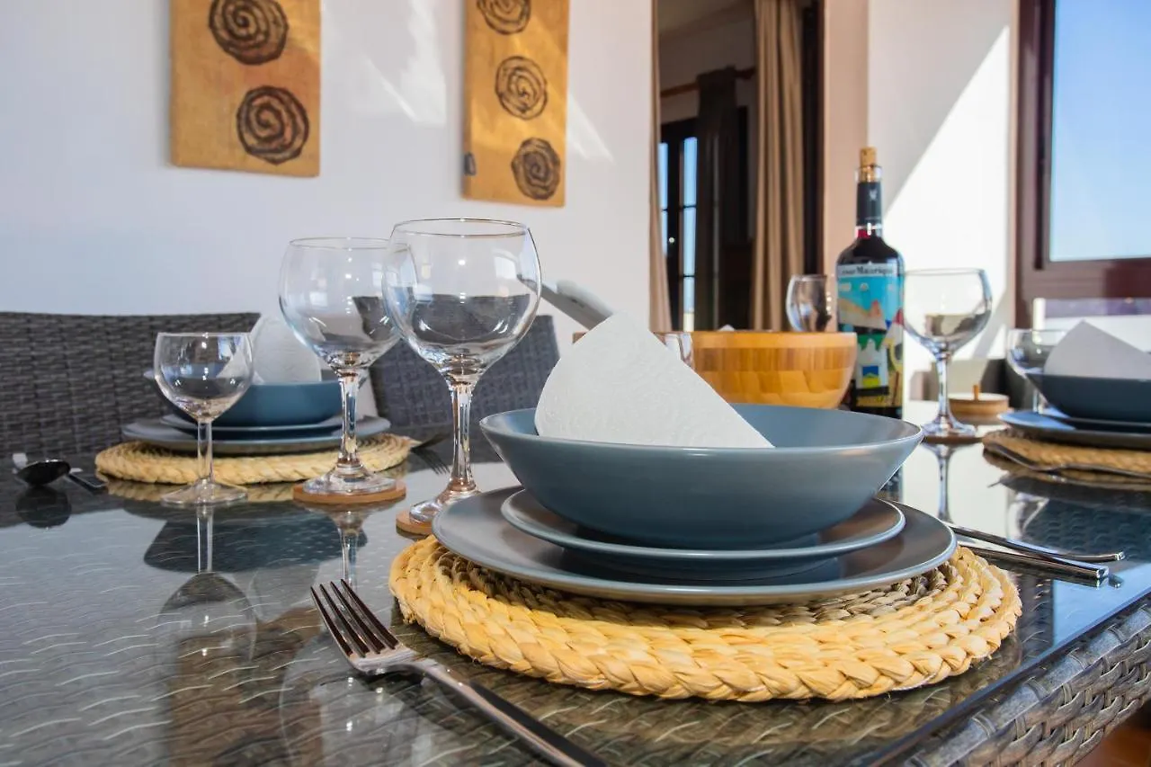 Eslanzarote Acoruma House, Super Wifi, Heated Pool Villa Guime Spain